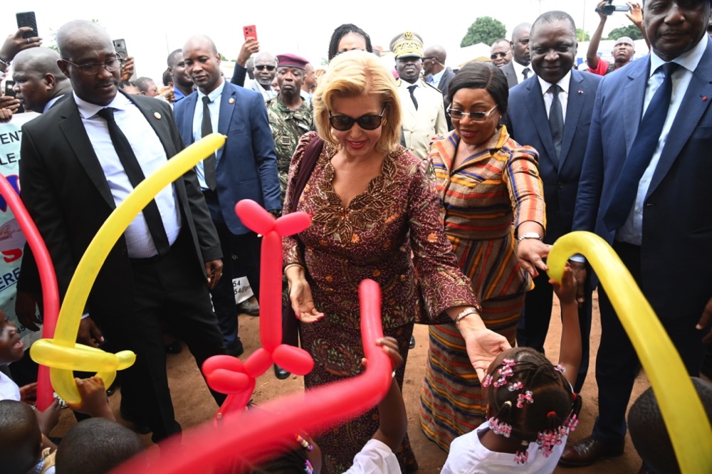 lancement-de-la-campagne-de-distribution-de-kits-scolaires-a-bouake_zu6c2br2yyg