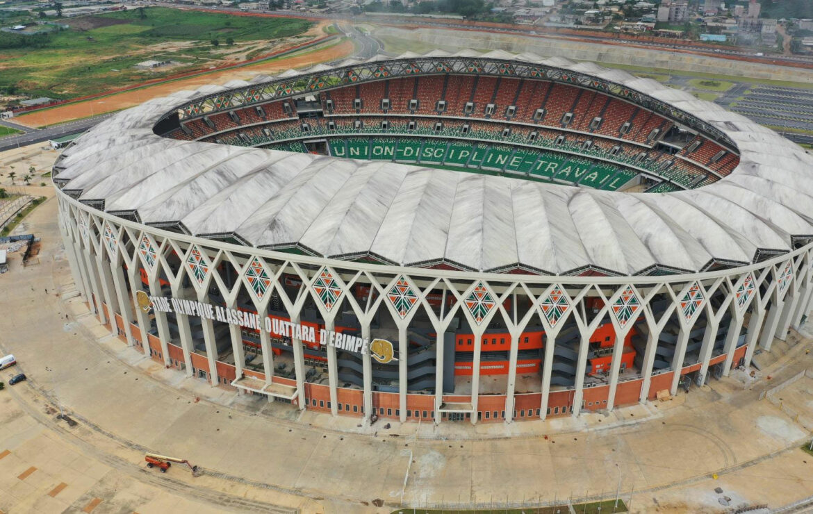 Sport – Éliminatoires Can 2025 : 5 pays africains choisissent les stades ivoiriens pour accueillir leurs matchs à domicile.