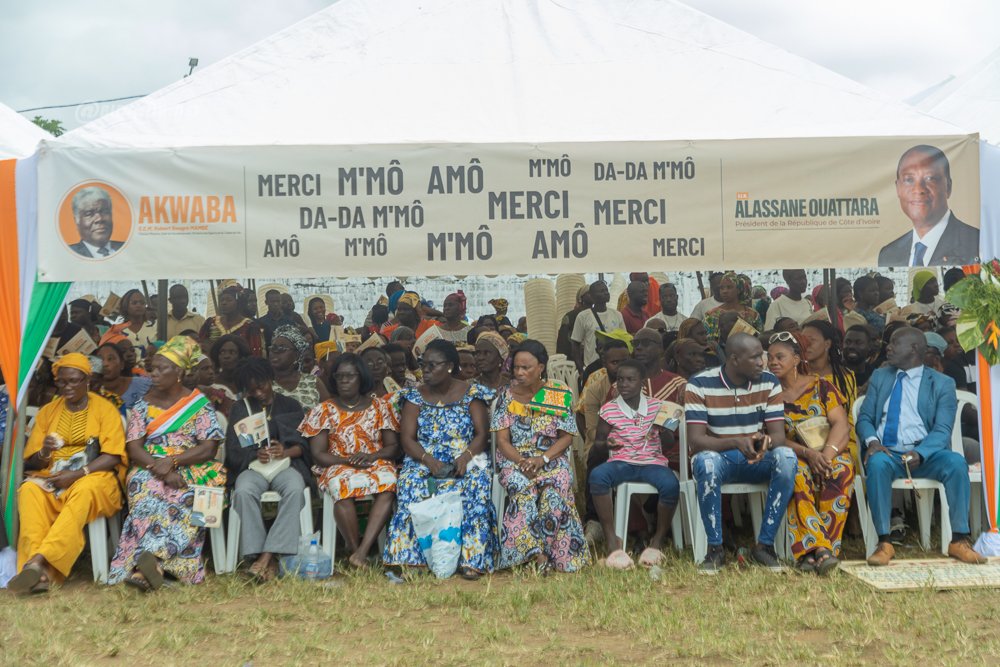 visite-officielle-du-premier-ministre-robert-beugre-mambe-aupres-des-popula_1e7irto79gs