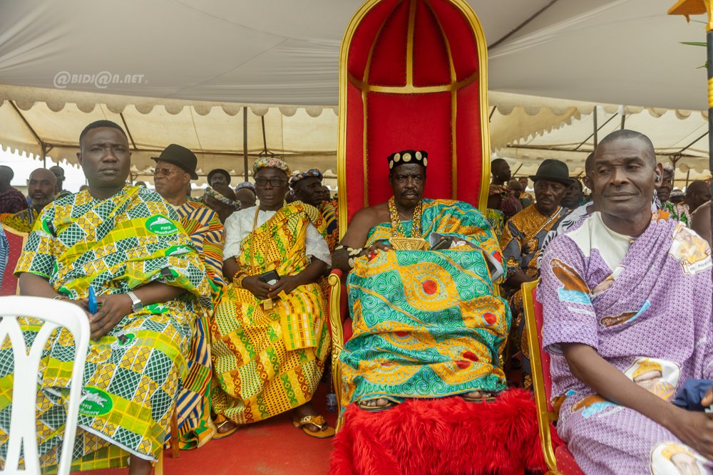 visite-officielle-du-premier-ministre-robert-beugre-mambe-aupres-des-popula_4gbc22ek815