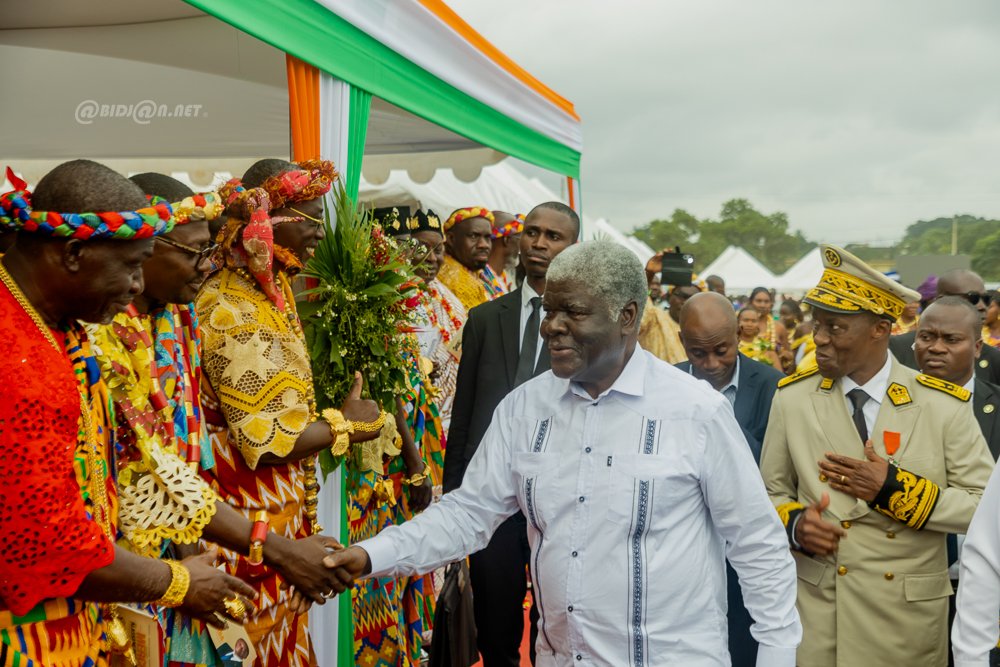 visite-officielle-du-premier-ministre-robert-beugre-mambe-aupres-des-popula_pr81erg3cdm