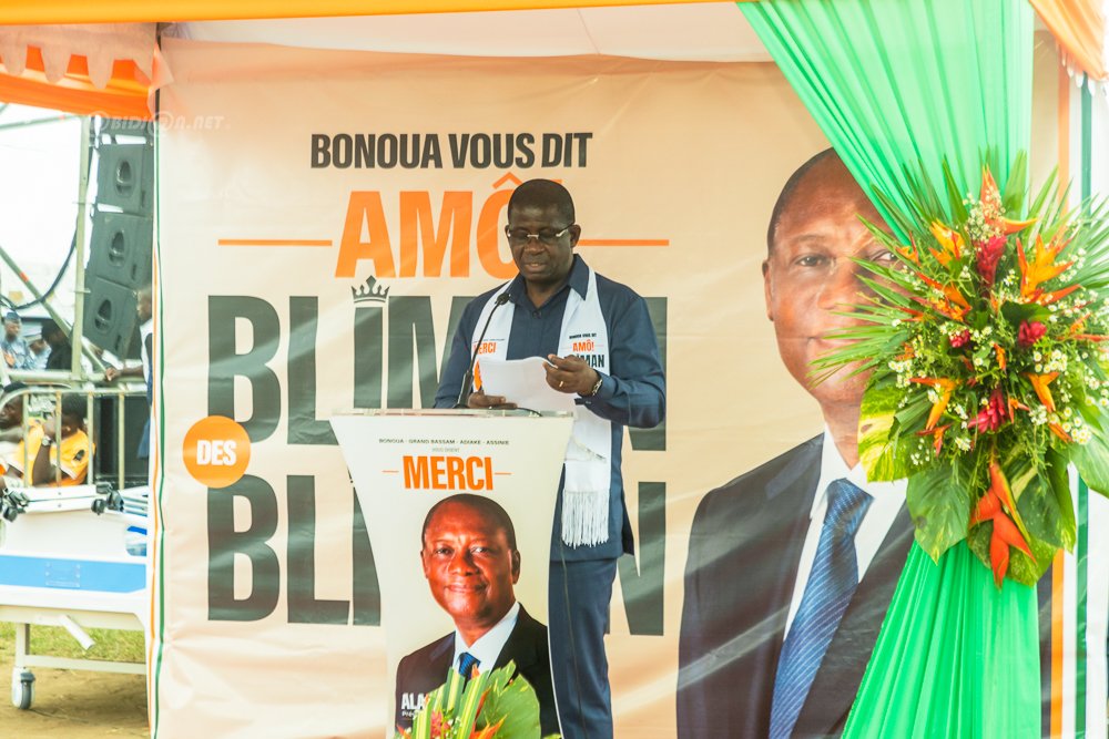 visite-officielle-du-premier-ministre-robert-beugre-mambe-aupres-des-popula_q5aztngupv