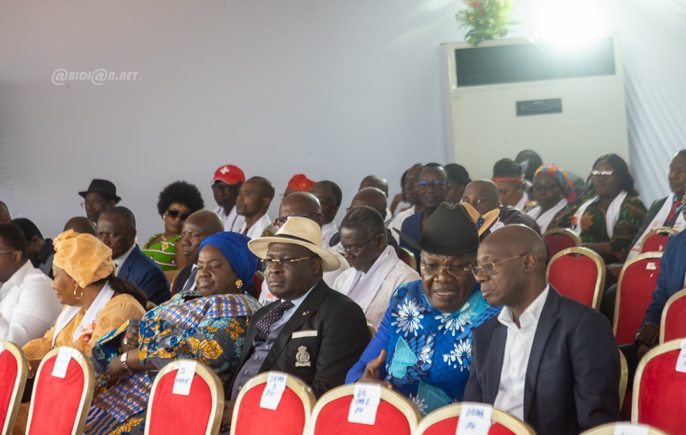 visite-officielle-du-premier-ministre-robert-beugre-mambe-aupres-des-popula_qewss0k979s