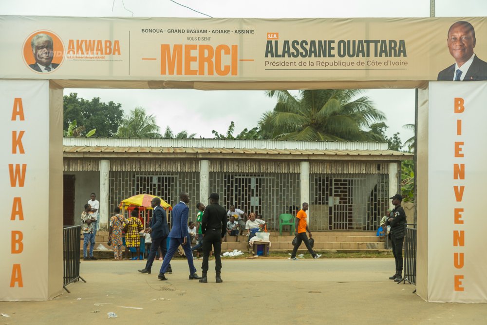 visite-officielle-du-premier-ministre-robert-beugre-mambe-aupres-des-popula_r7qzzgdjdp