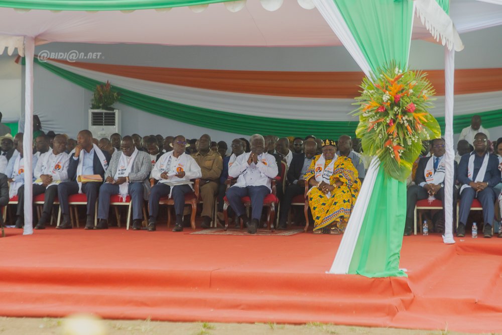 visite-officielle-du-premier-ministre-robert-beugre-mambe-aupres-des-popula_uhtc69gl8e