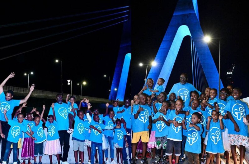 Pont ADO illuminé en bleu : Un message d’espoir pour les droits des enfants en Côte d’Ivoire.