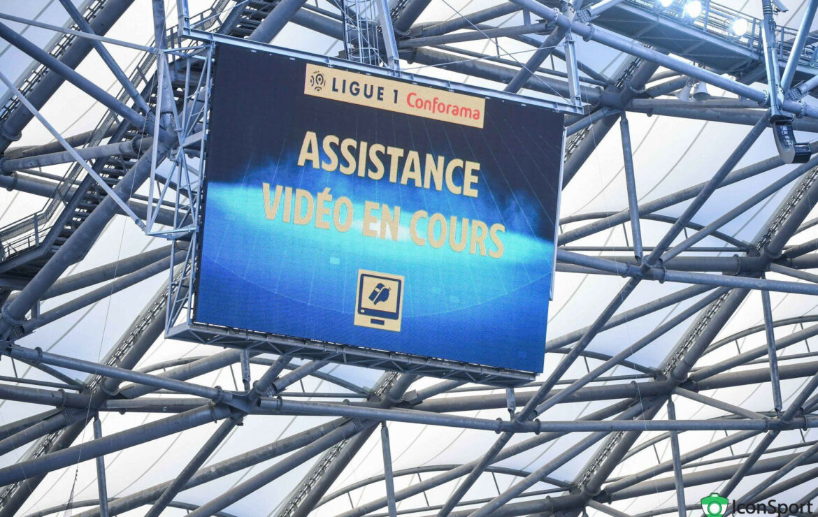Football – La VAR dans sa phase expérimentale en janvier 2025.