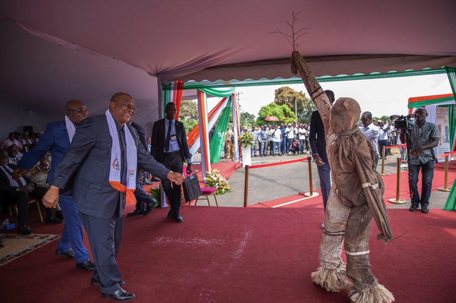 journee-nationale-de-la-paix-2024-le-premier-ministre-robert-beugre-mambe-a_b1rkvui9ap7