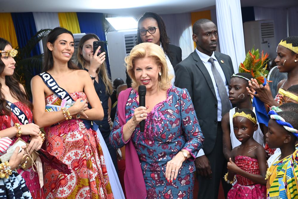 visite-des-30-candidates-du-concours-miss-france-a-la-case-des-enfants_dapdbtujzg8