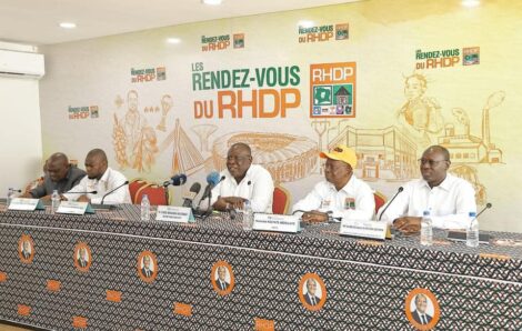 Cissé Ibrahima Bacongo Secrétaire Exécutif du RHDP : Hier, samedi 30 novembre 2024, dans une ambiance festive, j’ai présidé la cérémonie d’adhésion de nombreux citoyens, jusque-là sans affiliation politique, ainsi que de 80 hauts cadres de l’administration et professionnels.