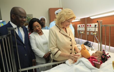 Santé – Côte d’Ivoire : première opération réussie de séparation de siamoises à l’Hôpital Mère-Enfant de Bingerville