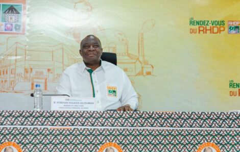 Laurent GBAGBO, il dit que quand il va venir, il va donner vie à l’économie de la Côte d’Ivoire parce-que l’argent va circuler de poches en poches. de mains en mains.