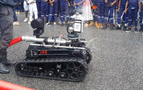 Journée mondiale de la protection civile : Le GSPM présente le premier robot d’extinction d’Afrique de l’ouest.