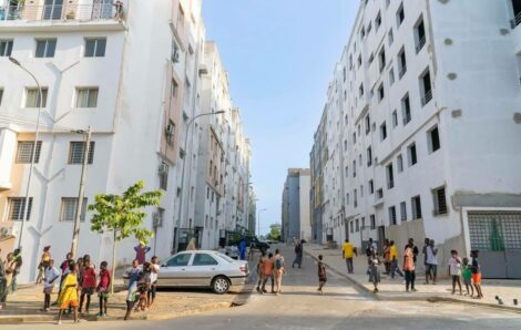 Habitat : Mambé remet les clés à 1072 souscripteurs du programme des logements sociaux, à Locodjro