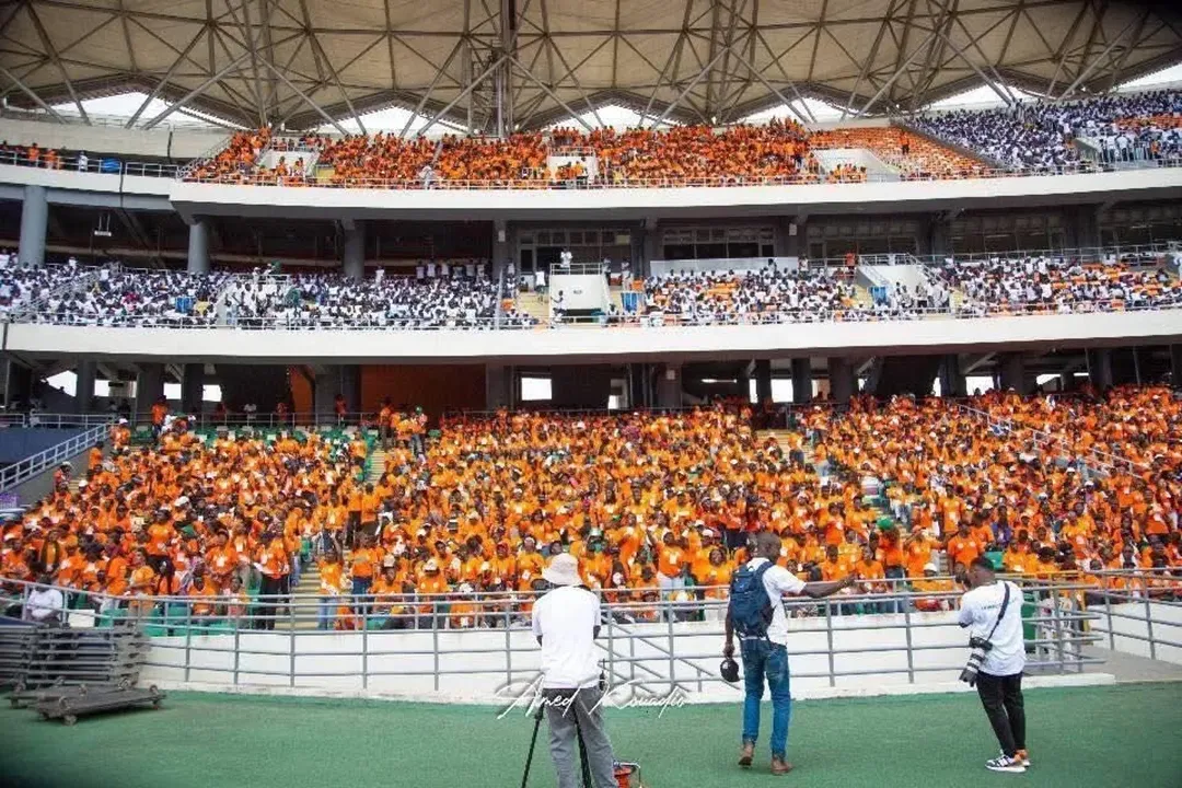 PLUS DE 40.000 JEUNES FONT LE PLEIN DU STADE OLYMPIQUE ALASSANE OUATTARA D’EBIMPÉ POUR LE PÈLERINAGE DIOCÉSAIN #pelejeune #firstmagazine (2)