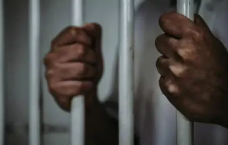 Côte d’Ivoire : arrêté, « Macron 1er » alias N’Guetta Axel Ludovic Komenan demande pardon à Ouattara et à Billon