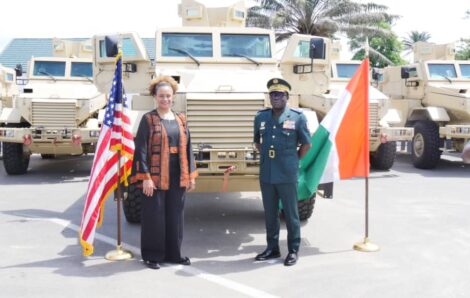 Côte d’Ivoire-USA : Les Etats Unis équipent l’armée de 12 véhicules blindés, une étape importante dans le partenariat de sécurité solide entre les 2 pays.
