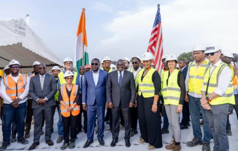 Politique Coopération Côte d’Ivoire – États-Unis : Le ministre Fidèle Sarassoro inspecté les chantiers en cours.