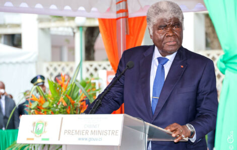 Ponctions sur les salaires des enseignants grévistes, libération de Assi Ghislain, prime aux enseignants… : le Premier Ministre Robert Beugré Mambé accepte d’être l’avocat des travailleurs.