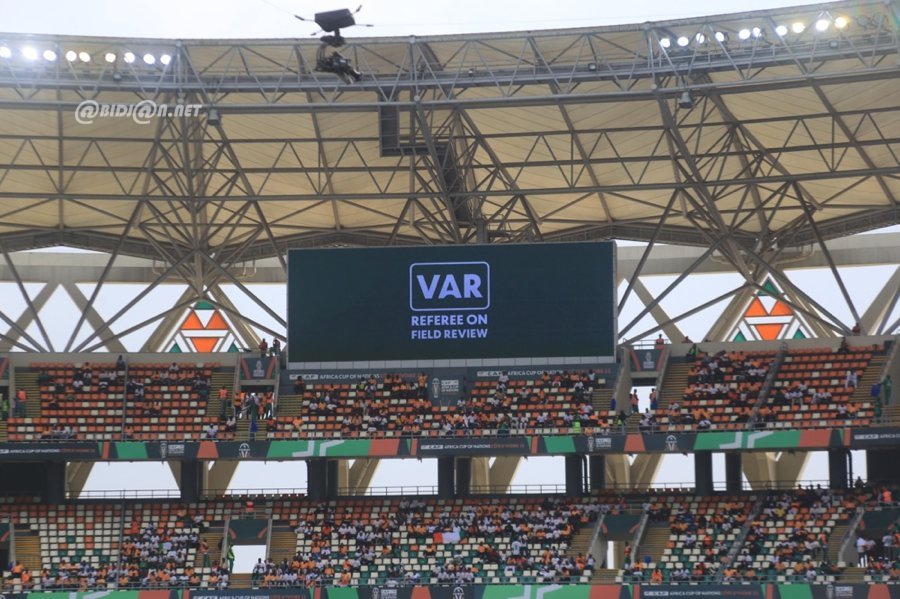 Sport – Ligue 1 : FC Mouna – Stade d&rsquo;Abidjan, le premier match ivoirien sous l&rsquo;œil de la VAR.