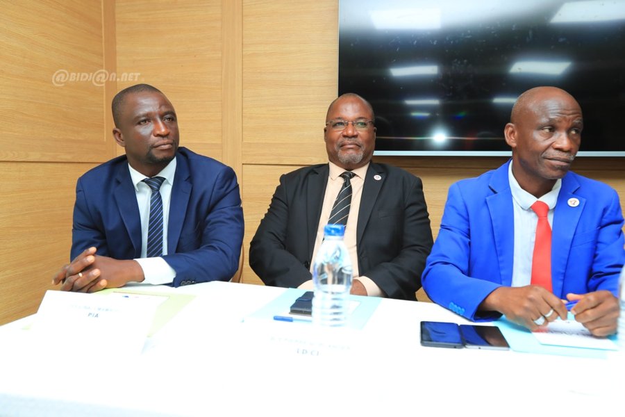 presidentielles-2025-conference-de-presse-de-la-plateforme-des-partis-polit_i3zgyc9o02