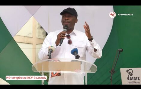 Précongrès du RHDP à Cocody : Le ministre Mamadou Touré répond aux propos du président Laurent Gbagbo La vidéo complète sur notre chaine YouTube.