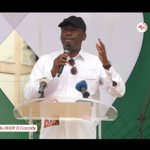 Précongrès du RHDP à Cocody : Le ministre Mamadou Touré répond aux propos du président Laurent Gbagbo La vidéo complète sur notre chaine YouTube.