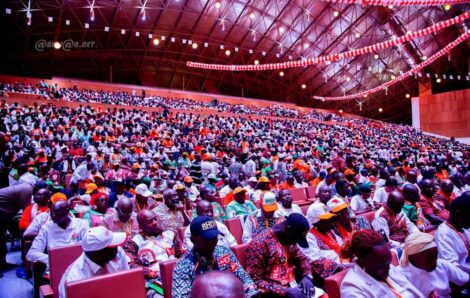 Politique Présidentielle 2025 : les militants du RHDP déferlent au Parc des expositions pour le 2ème Congrès ordinaire à Abidjan.
