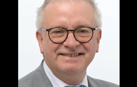 Michel Gahler ce député Européen colon raciste saboteur de la démocratie en Afrique. De quoi je me mêle?.
