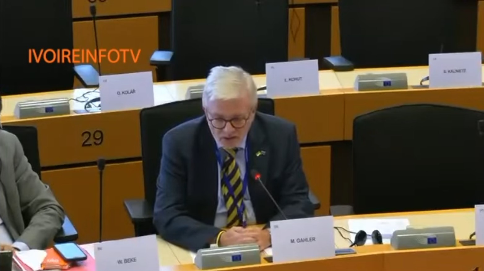 Gahler_3_GwKCaeXWMAAFet3