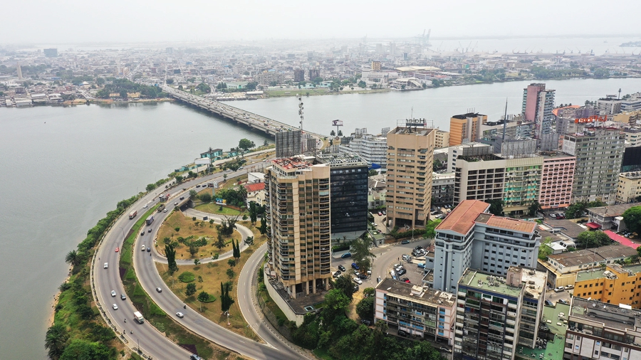 Yen_4_vue-aerienne-de-la-ville-d-abidjan_5i7x9jehi25
