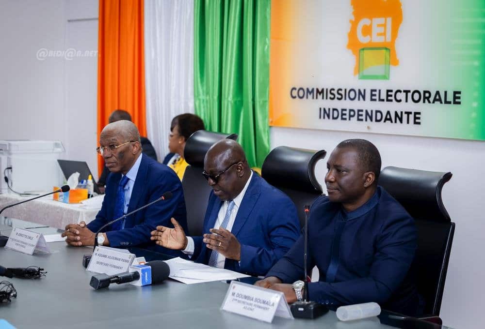 presidentielle-2025-depot-de-candidature-d-alassane-ouattara-a-la-cei_1109h8krebr