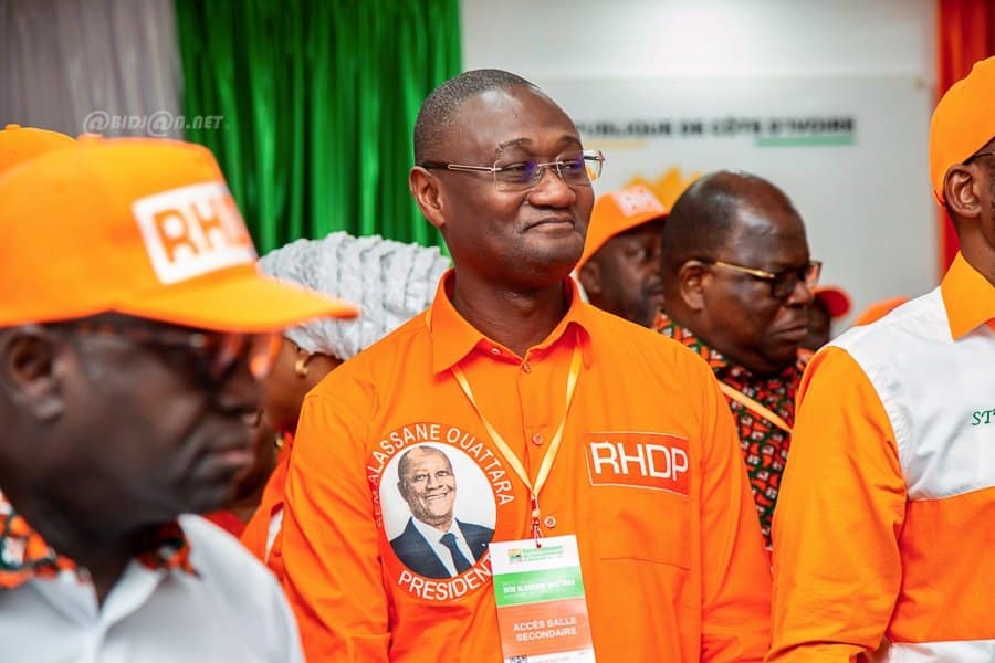 presidentielle-2025-depot-de-candidature-d-alassane-ouattara-a-la-cei_b5dvngicot