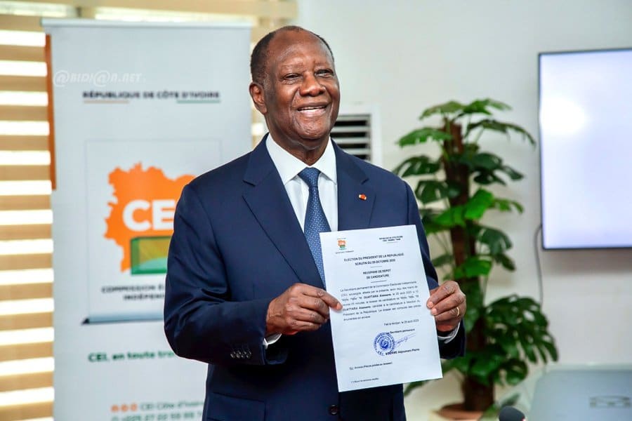 Alassane Ouattara, après le dépôt de sa candidature: « Ma candidature s&rsquo;inscrit dans l&rsquo;esprit de responsabilité et de respect de l’État de droit »