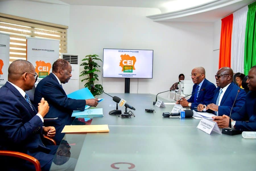 presidentielle-2025-depot-de-candidature-d-alassane-ouattara-a-la-cei_ccrjijjs5fu