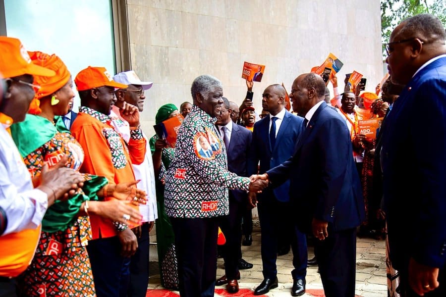 presidentielle-2025-depot-de-candidature-d-alassane-ouattara-a-la-cei_f353oqafrcs