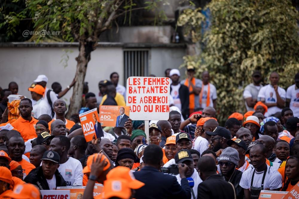 presidentielle-2025-depot-de-candidature-d-alassane-ouattara-a-la-cei_hqkz1ds08tv