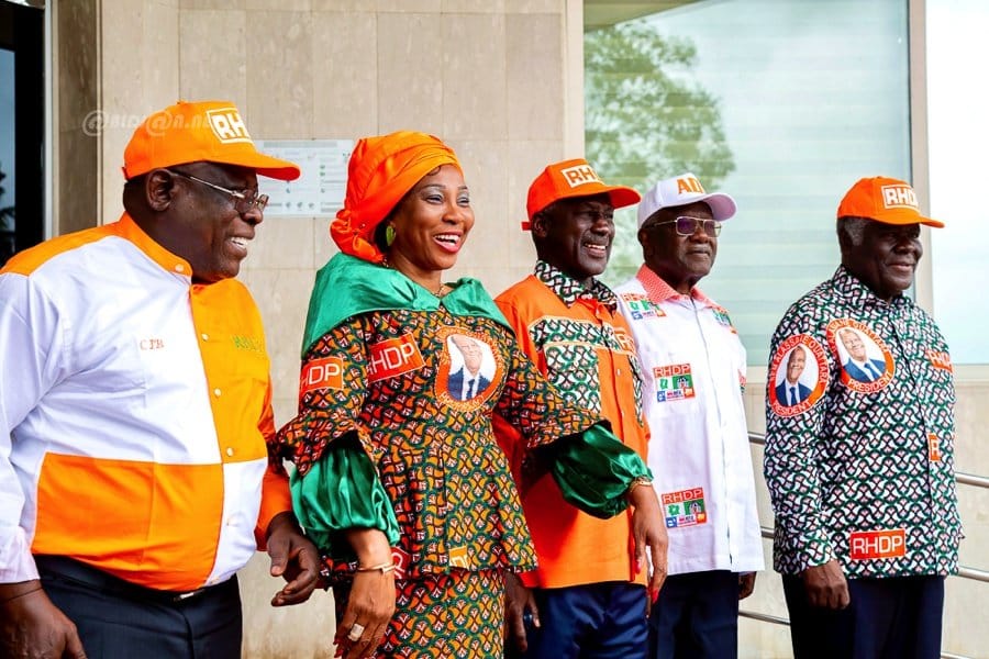 presidentielle-2025-depot-de-candidature-d-alassane-ouattara-a-la-cei_jxr4ejgbndp