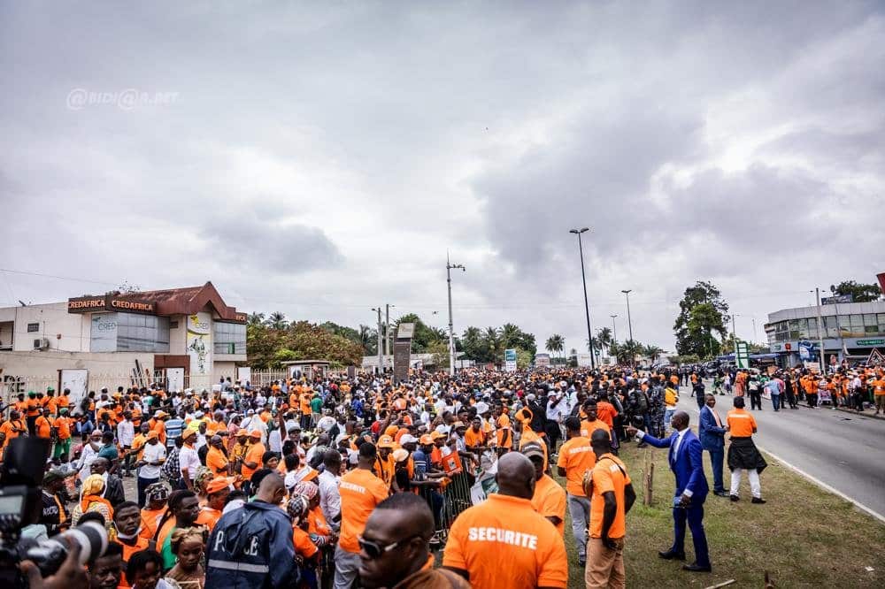 presidentielle-2025-depot-de-candidature-d-alassane-ouattara-a-la-cei_lj89trf9dw