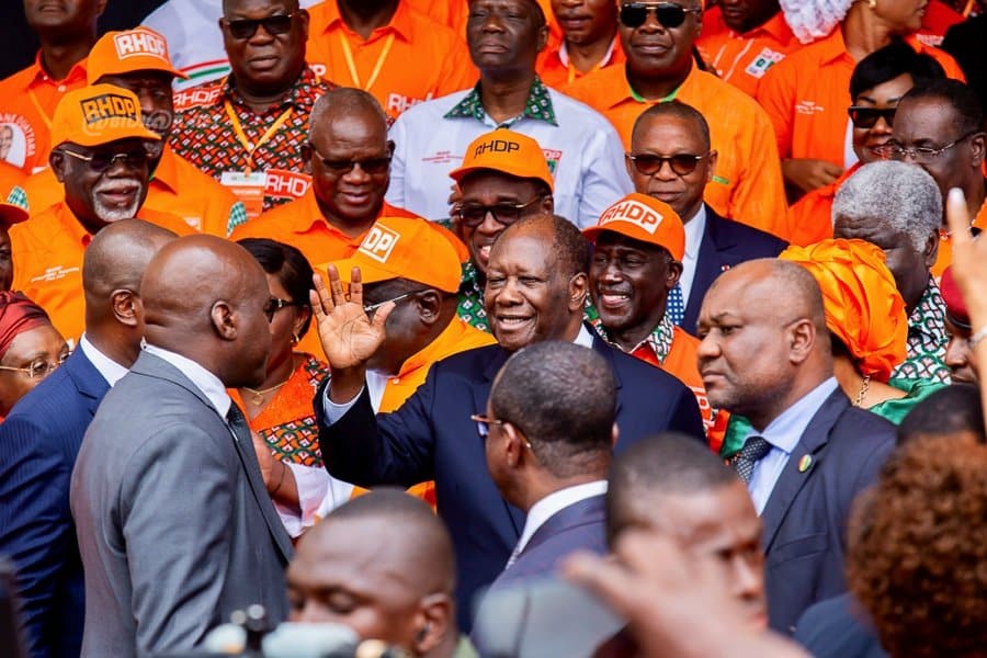 presidentielle-2025-depot-de-candidature-d-alassane-ouattara-a-la-cei_lsevd1hg1gb