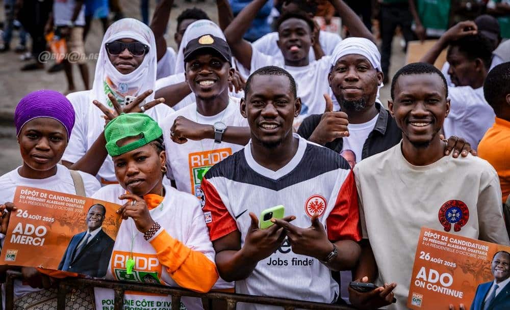 presidentielle-2025-depot-de-candidature-d-alassane-ouattara-a-la-cei_lwicwqc8wyi