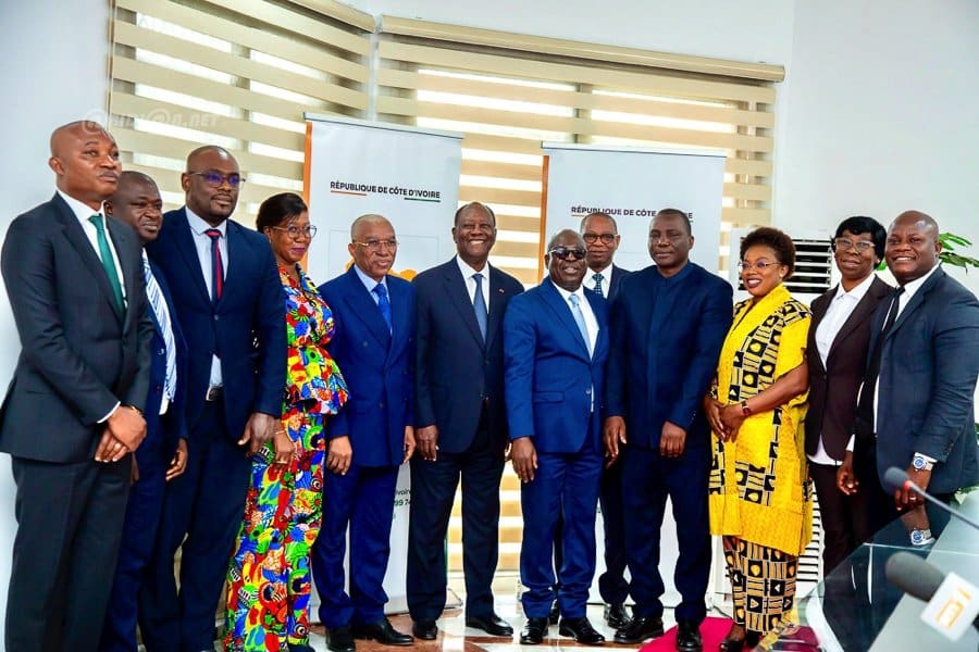 presidentielle-2025-depot-de-candidature-d-alassane-ouattara-a-la-cei_ogoiupdac1q