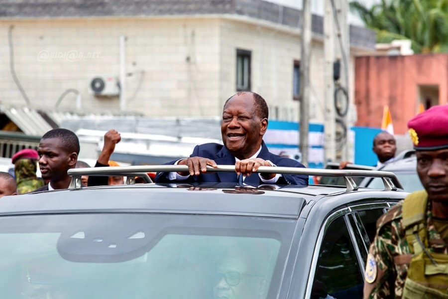 presidentielle-2025-depot-de-candidature-d-alassane-ouattara-a-la-cei_q5rjwovm4ck