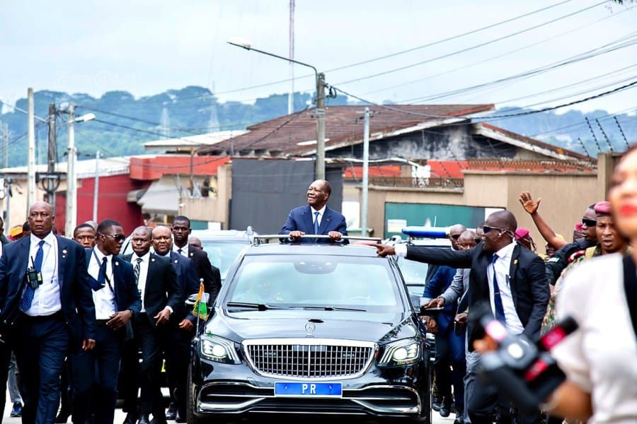 presidentielle-2025-depot-de-candidature-d-alassane-ouattara-a-la-cei_r7291i2fzz