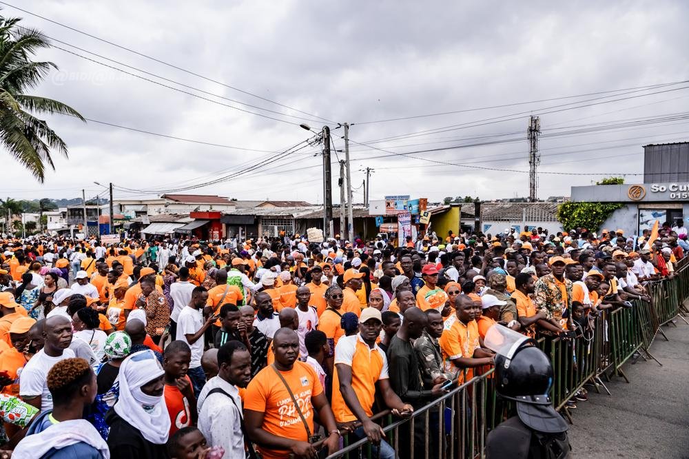 presidentielle-2025-depot-de-candidature-d-alassane-ouattara-a-la-cei_ry57tez0p1q