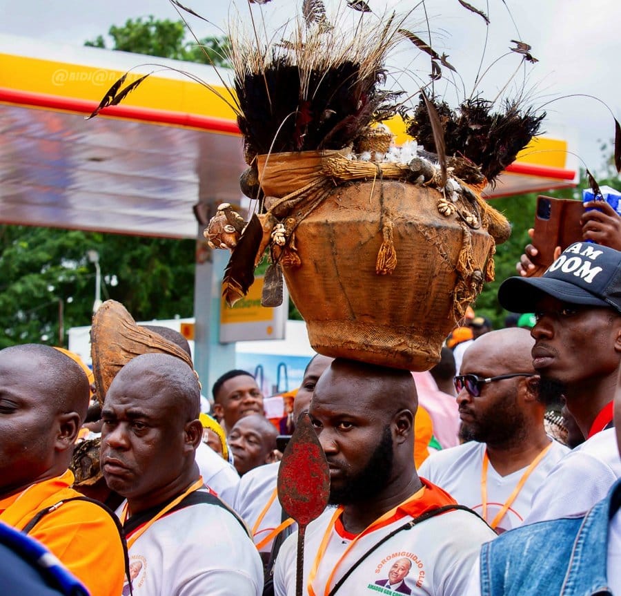 presidentielle-2025-depot-de-candidature-d-alassane-ouattara-a-la-cei_sxvue1re1ch