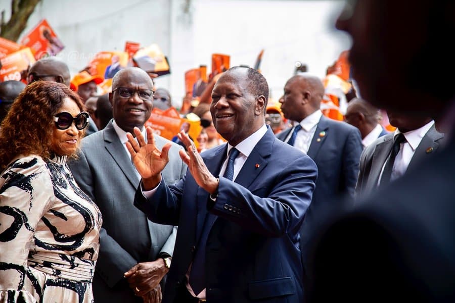 presidentielle-2025-depot-de-candidature-d-alassane-ouattara-a-la-cei_tby7k99h5pd