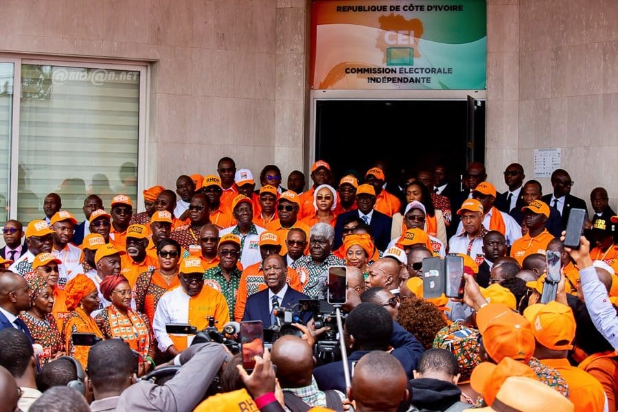 presidentielle-2025-depot-de-candidature-d-alassane-ouattara-a-la-cei_v4ng4qhtnag