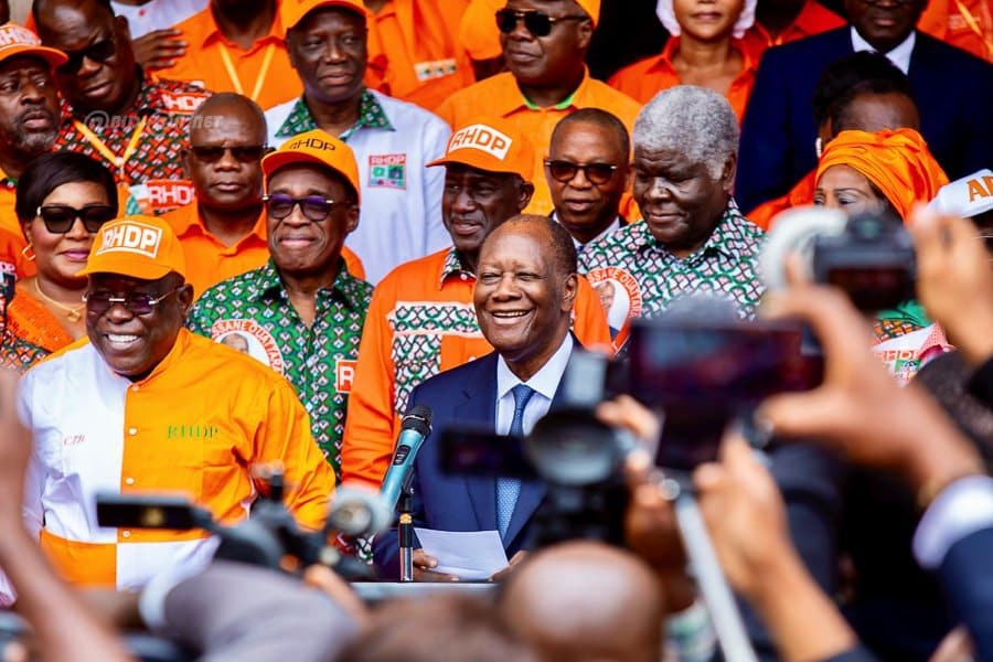 presidentielle-2025-depot-de-candidature-d-alassane-ouattara-a-la-cei_yvsm9nbc9u