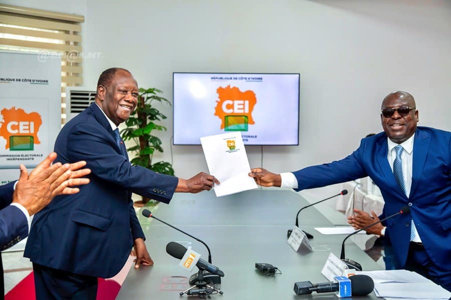 presidentielle-2025-depot-de-candidature-d-alassane-ouattara-a-la-cei_z9kxv42ge3